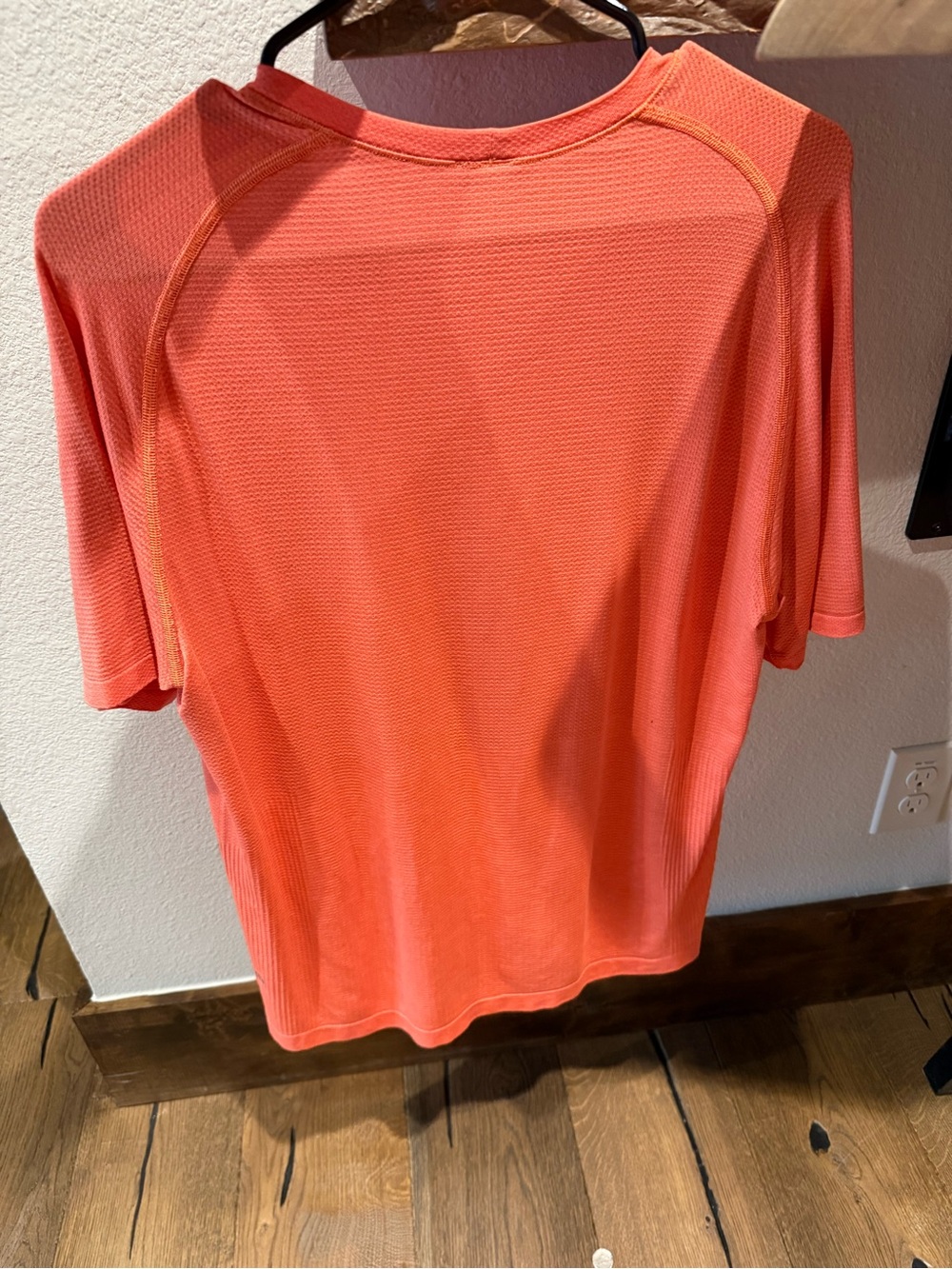 Lululemon Coral Performance Short-Sleeve Mens